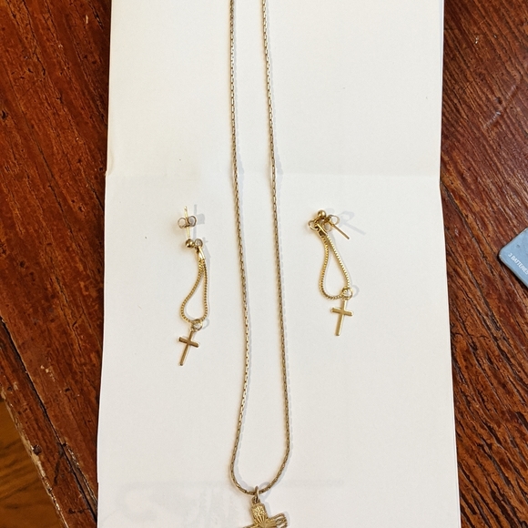 Gold Tone Avon Necklace